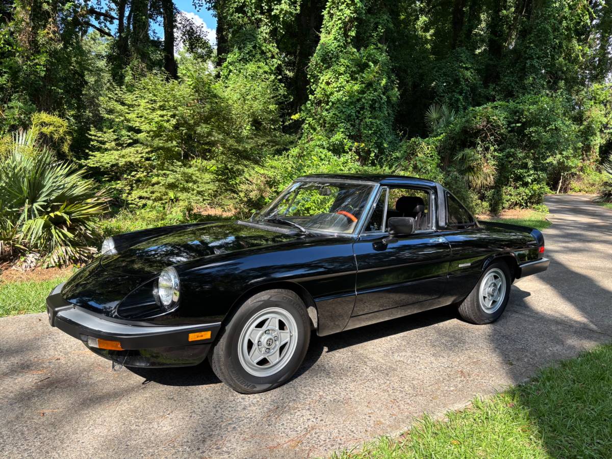 Alfa-romeo-spider-veloce-1986-black-16