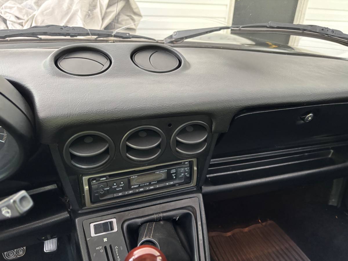 Alfa-romeo-spider-veloce-1986-black-23