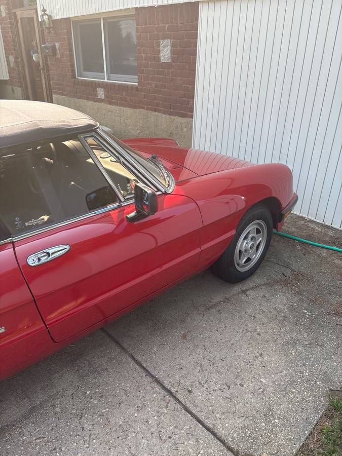 Alfa-romeo-spider-veloce-1986-red