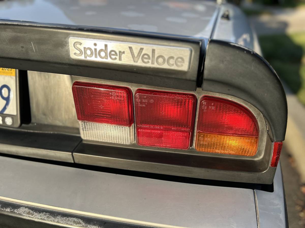 Alfa-romeo-spider-veloce-1990-white-3