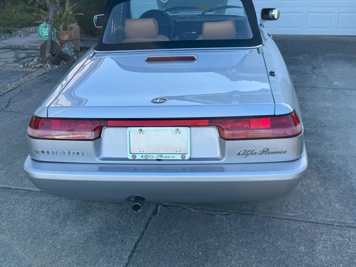 Alfa-romeo-spider-veloce-1991-silver-16