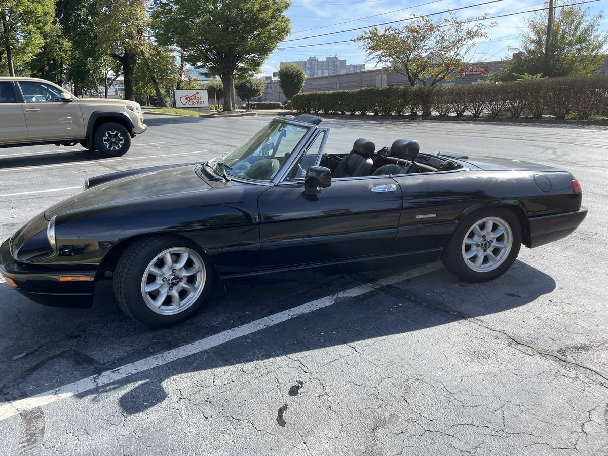 Alfa-romeo-spider-veloce-1993-black-17