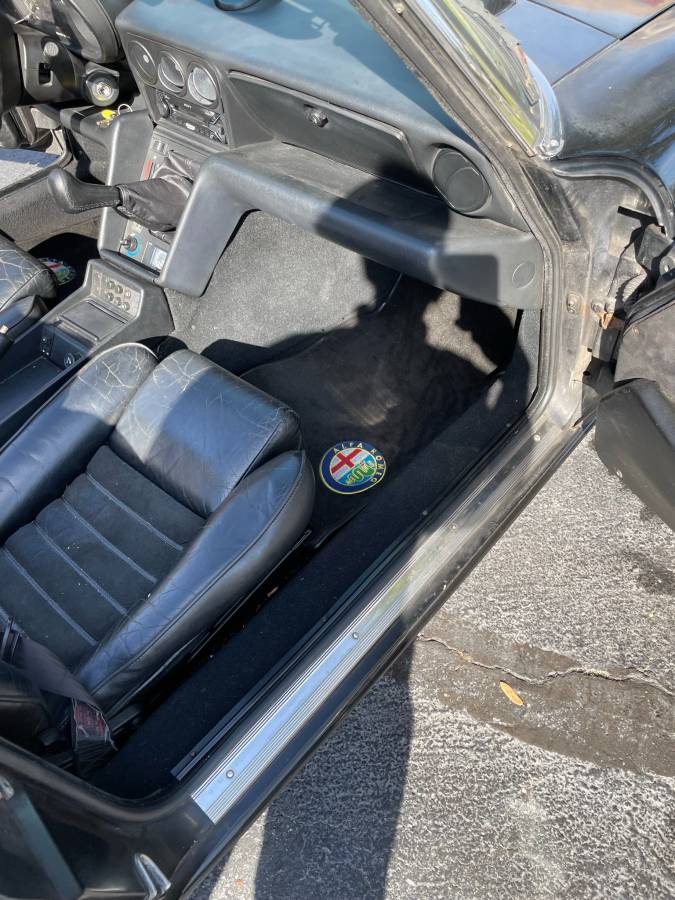 Alfa-romeo-spider-veloce-1993-black-23
