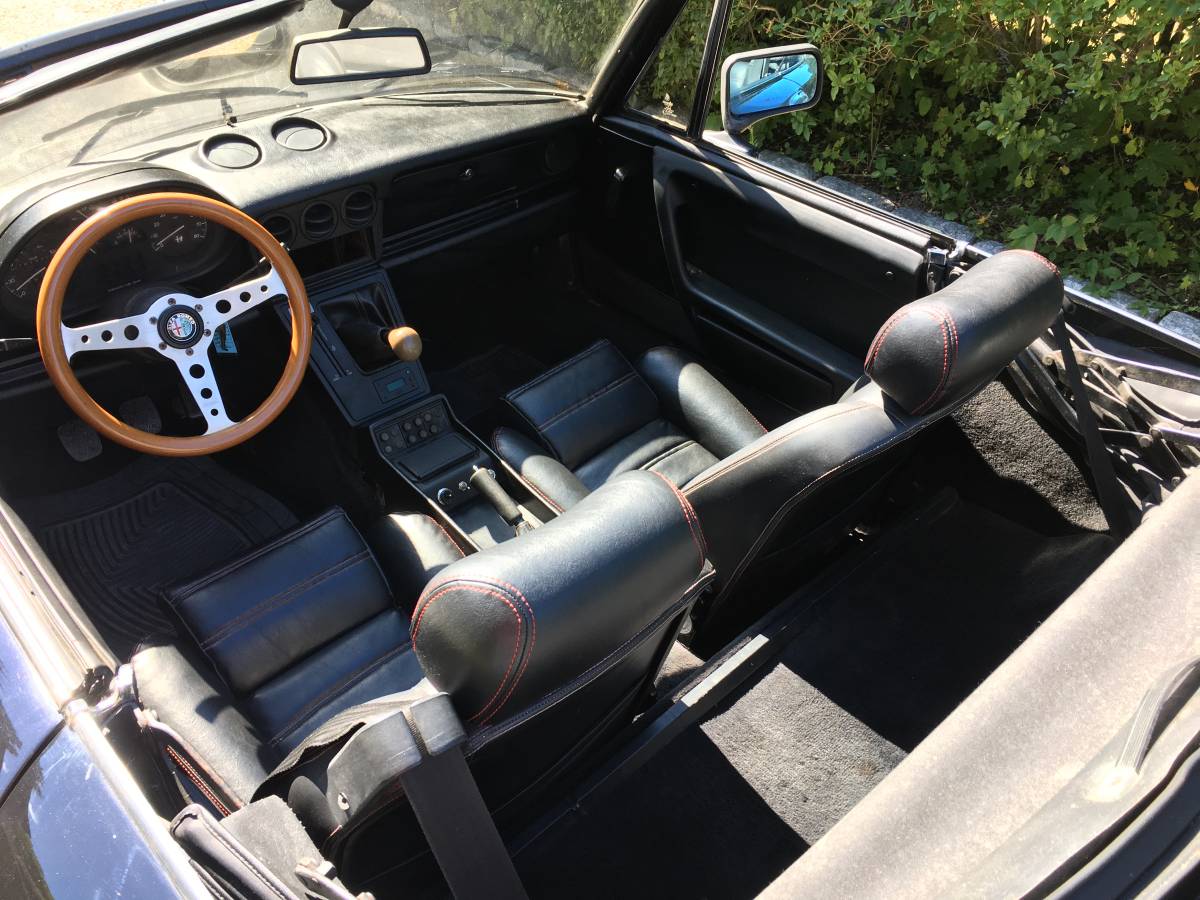 Alfa-romeo-spyder-1987-black-1