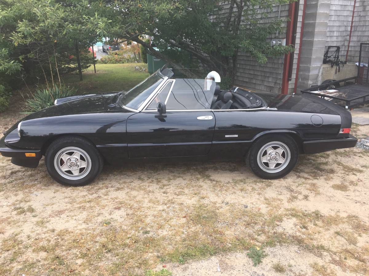 Alfa-romeo-spyder-1987-black