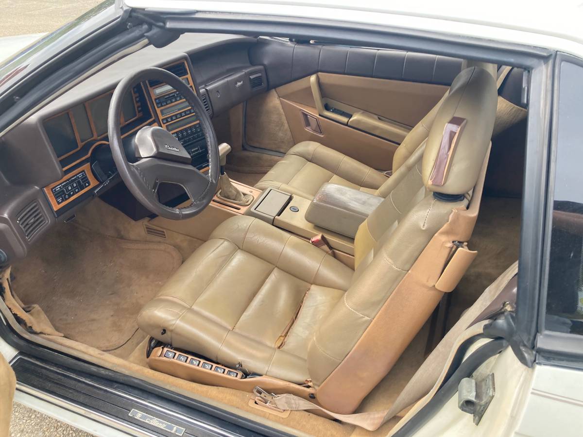 Allante-1988-white-3