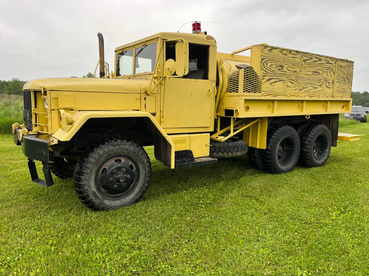 Am-general-diesel-1979-yellow-1