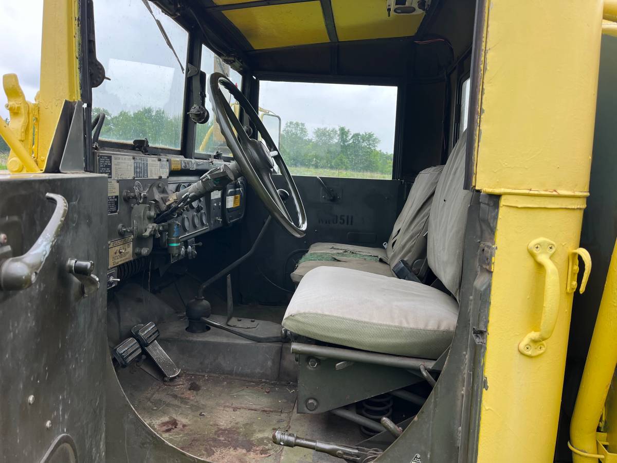 Am-general-diesel-1979-yellow-9