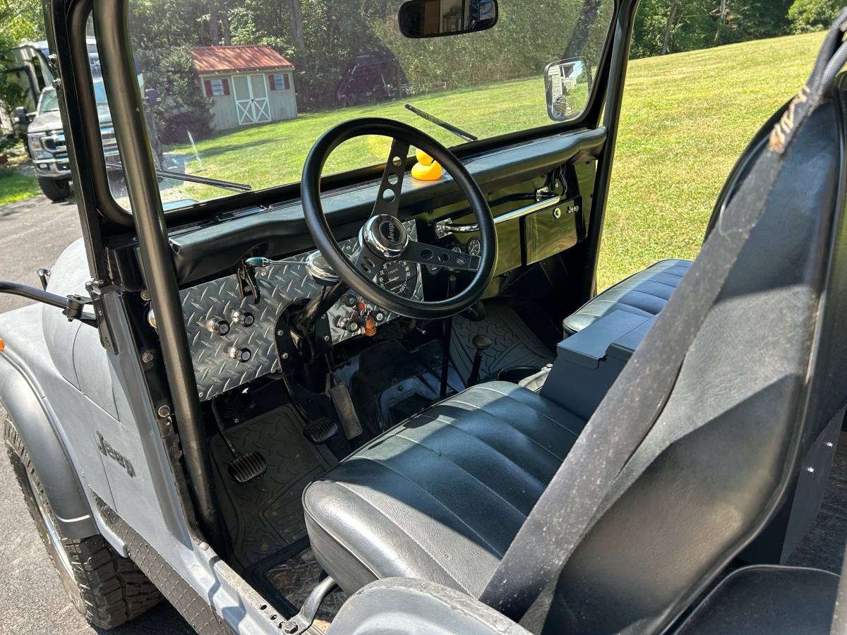 Amc-cj5-1975-grey-4