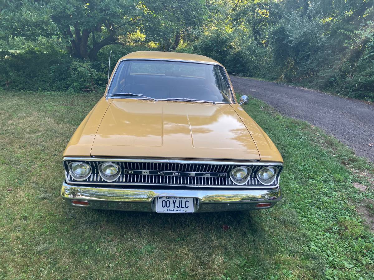 Amc-rambler-classic-1962-yellow-1