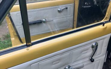 Amc-rambler-classic-1962-yellow-10