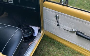Amc-rambler-classic-1962-yellow-12