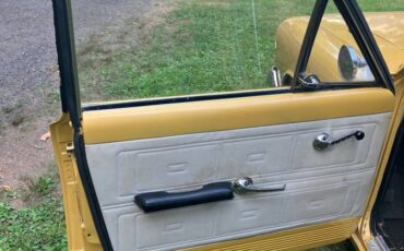 Amc-rambler-classic-1962-yellow-13