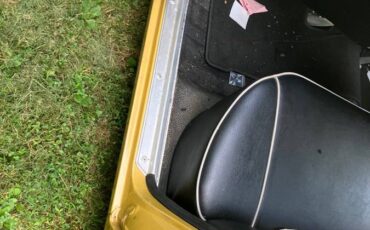 Amc-rambler-classic-1962-yellow-14