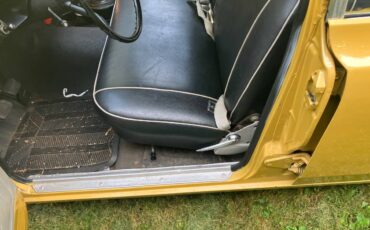 Amc-rambler-classic-1962-yellow-15