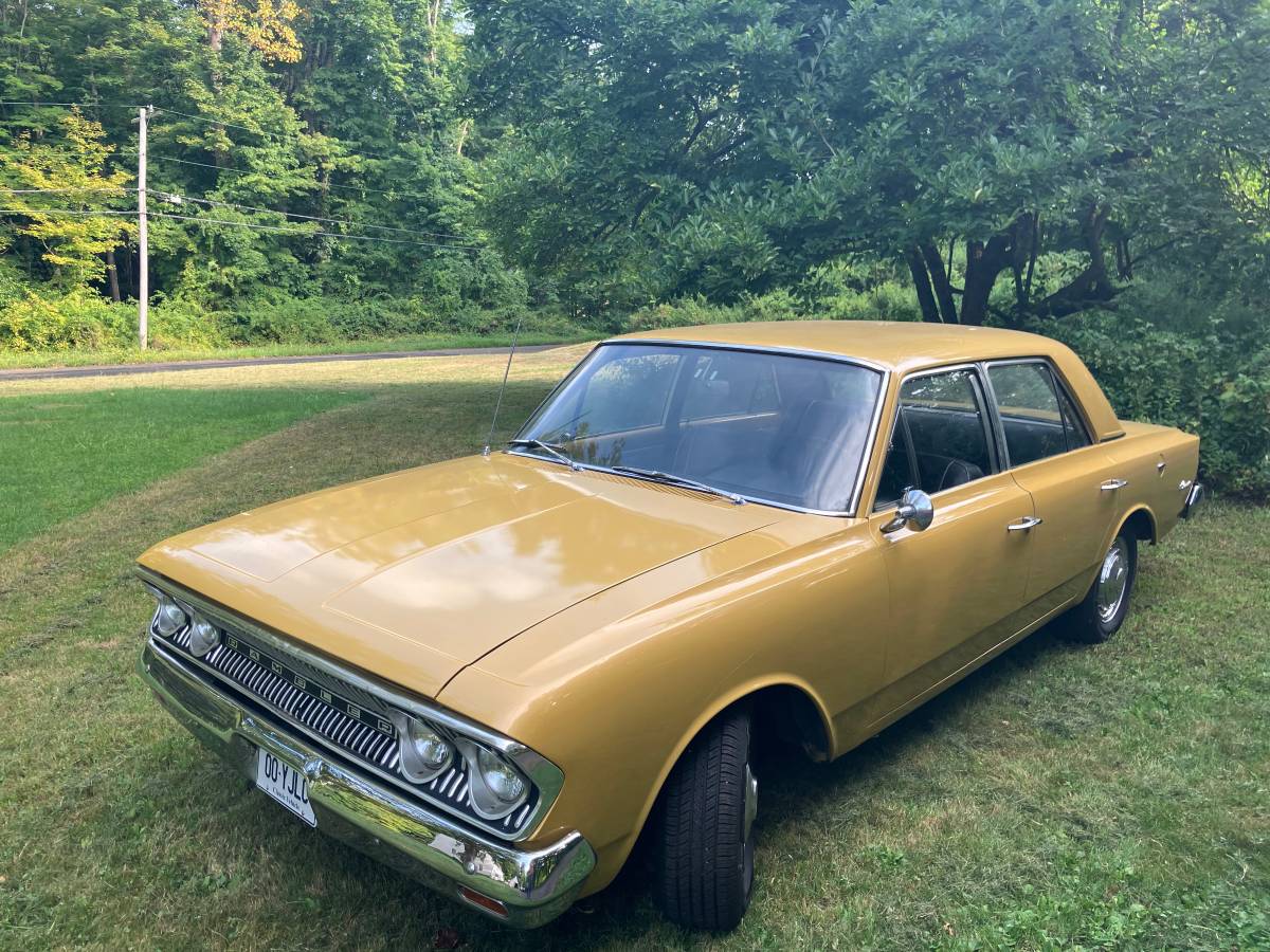Amc-rambler-classic-1962-yellow-2