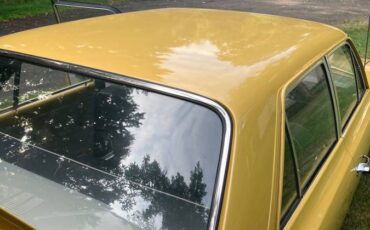 Amc-rambler-classic-1962-yellow-3