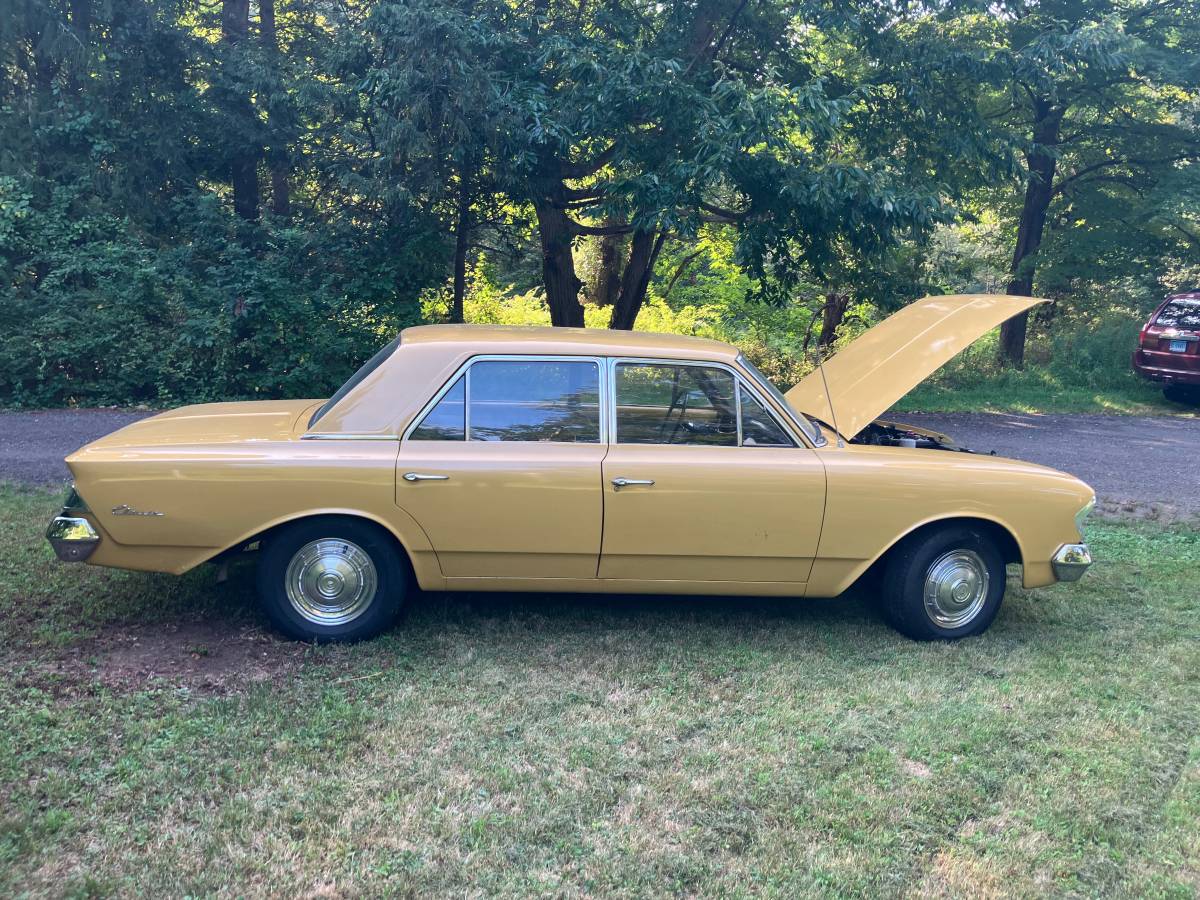 Amc-rambler-classic-1962-yellow-4