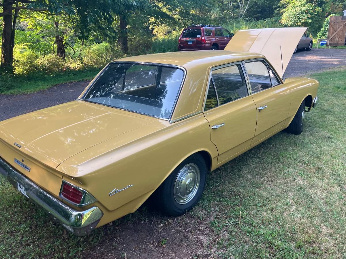 Amc-rambler-classic-1962-yellow-5