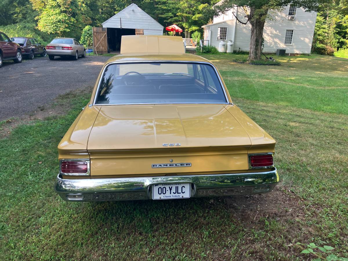 Amc-rambler-classic-1962-yellow-6