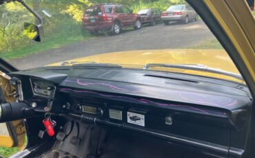Amc-rambler-classic-1962-yellow-8