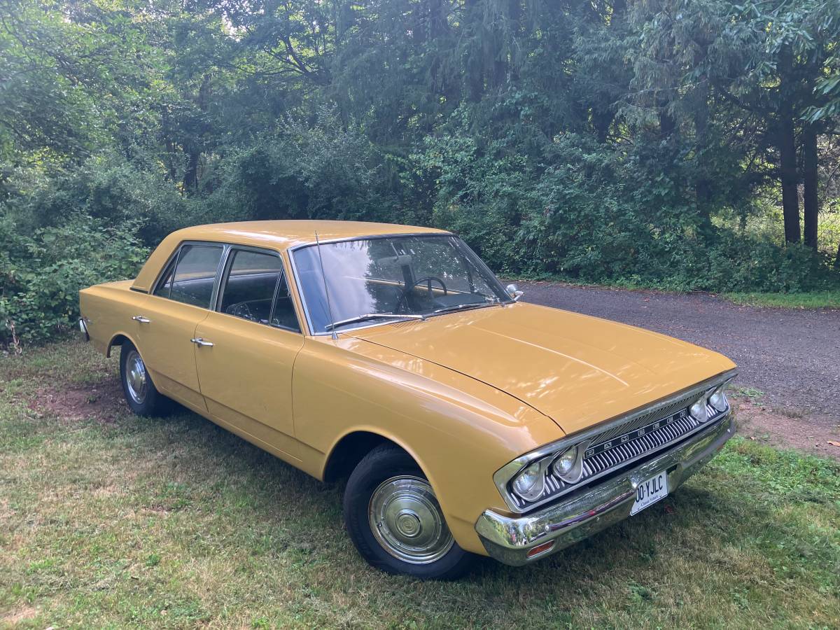 Amc-rambler-classic-1962-yellow