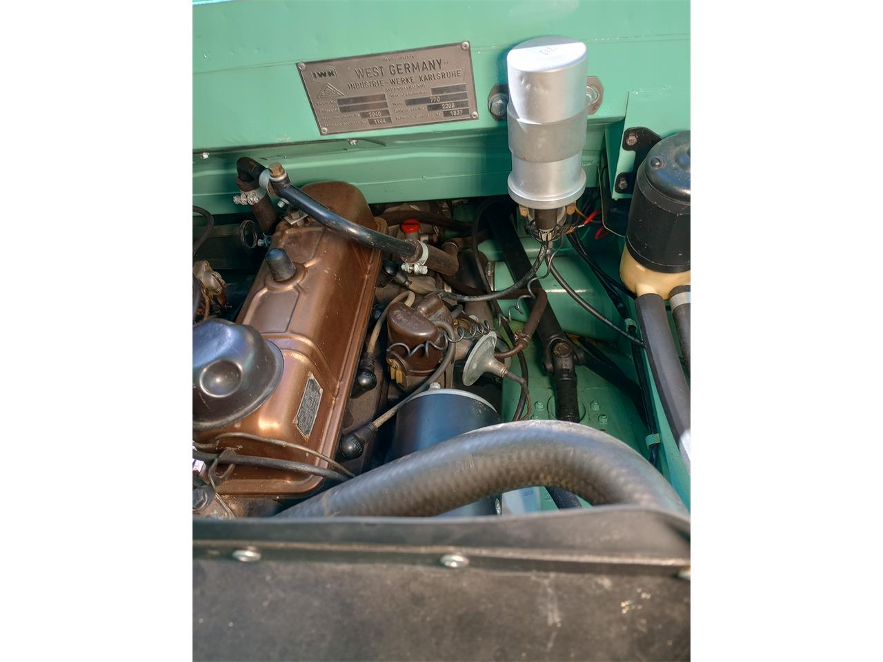Amphicar-770-1964-Fjord-Green-White-and-Apricot-1