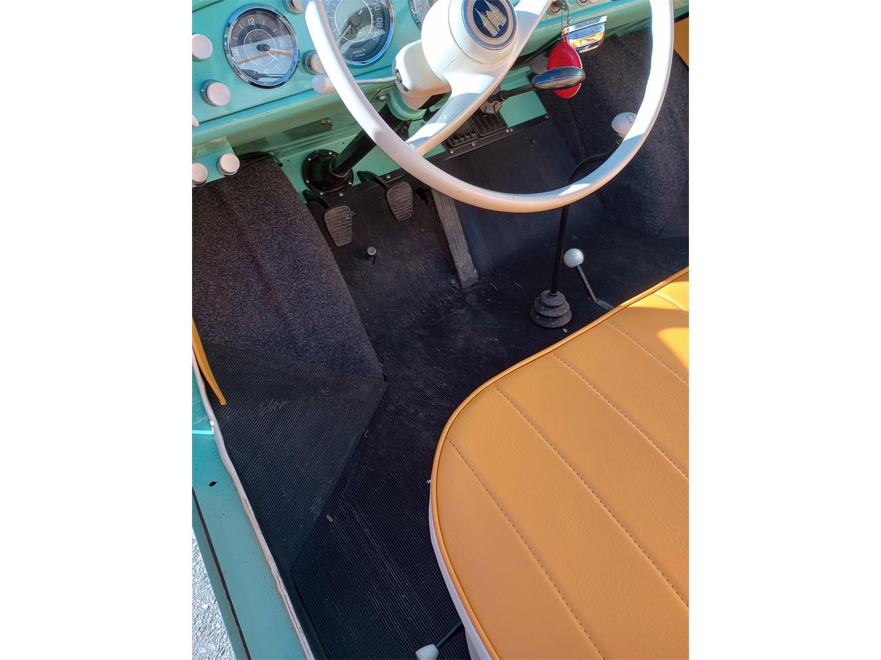 Amphicar-770-1964-Fjord-Green-White-and-Apricot-10