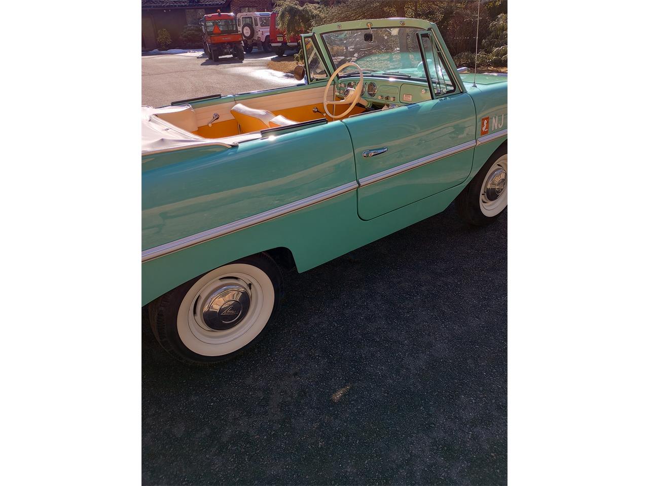 Amphicar-770-1964-Fjord-Green-White-and-Apricot-12