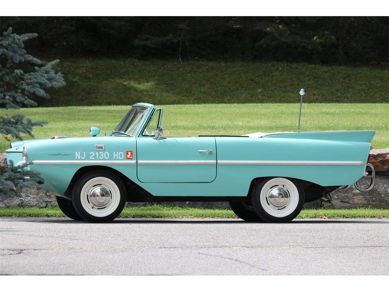 Amphicar-770-1964-Fjord-Green-White-and-Apricot-13