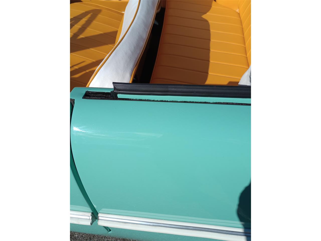 Amphicar-770-1964-Fjord-Green-White-and-Apricot-3