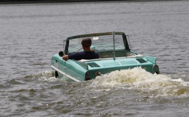 Amphicar-770-1964-Fjord-Green-White-and-Apricot-7
