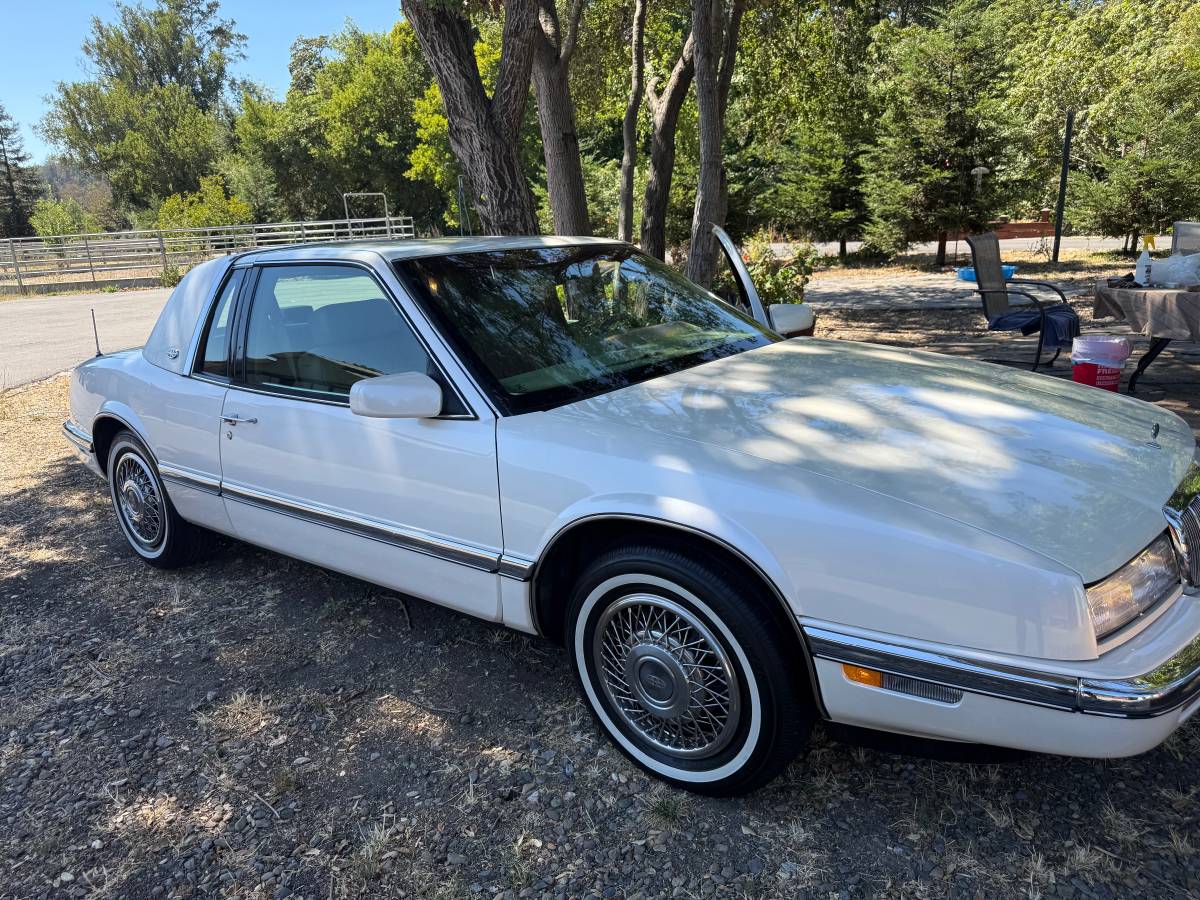 And-1993-buick-rivieras-1991-white-8