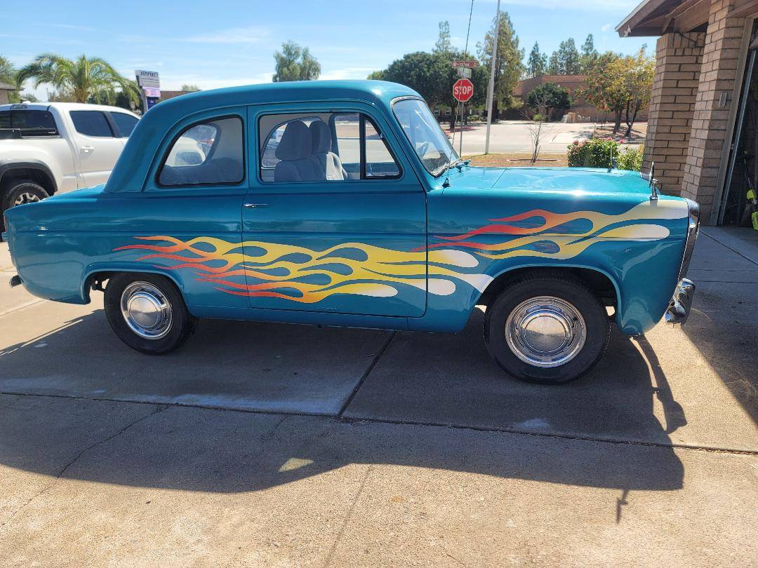 Anglia-english-ford-2-door-1957-blue-11