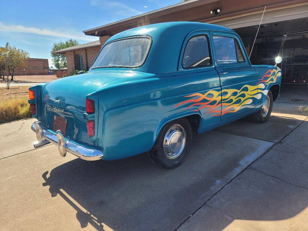 Anglia-english-ford-2-door-1957-blue-6