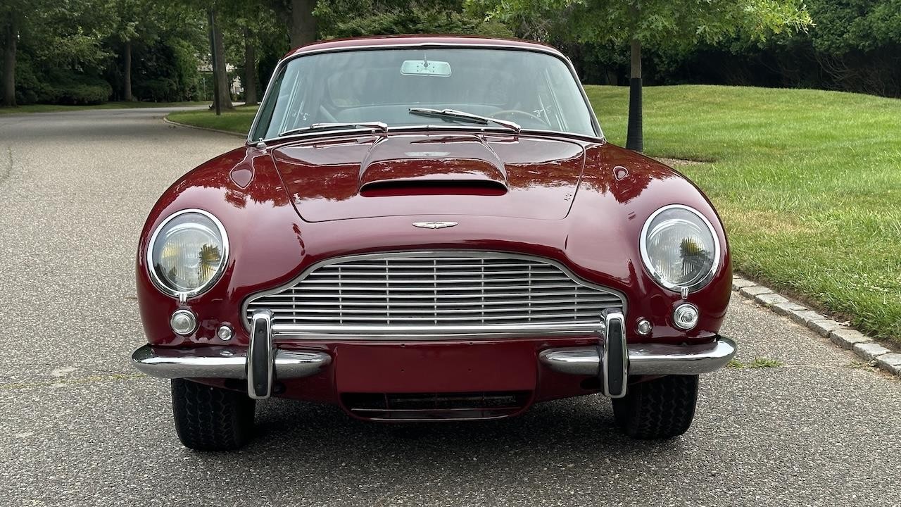 Aston-Martin-DB6-1967-1