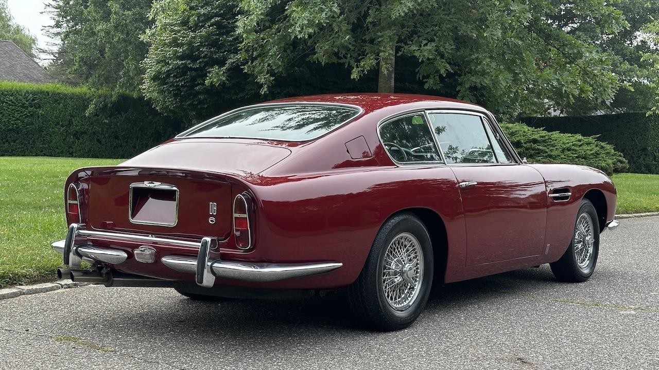 Aston-Martin-DB6-1967-11