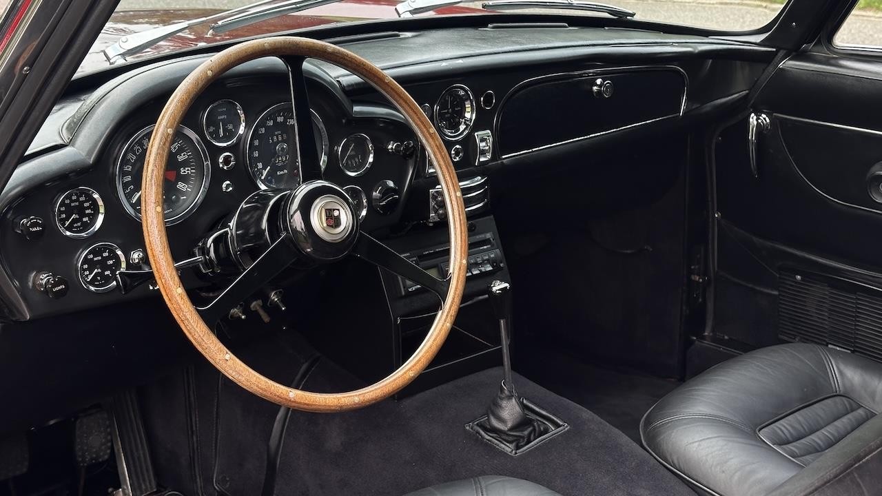 Aston-Martin-DB6-1967-19