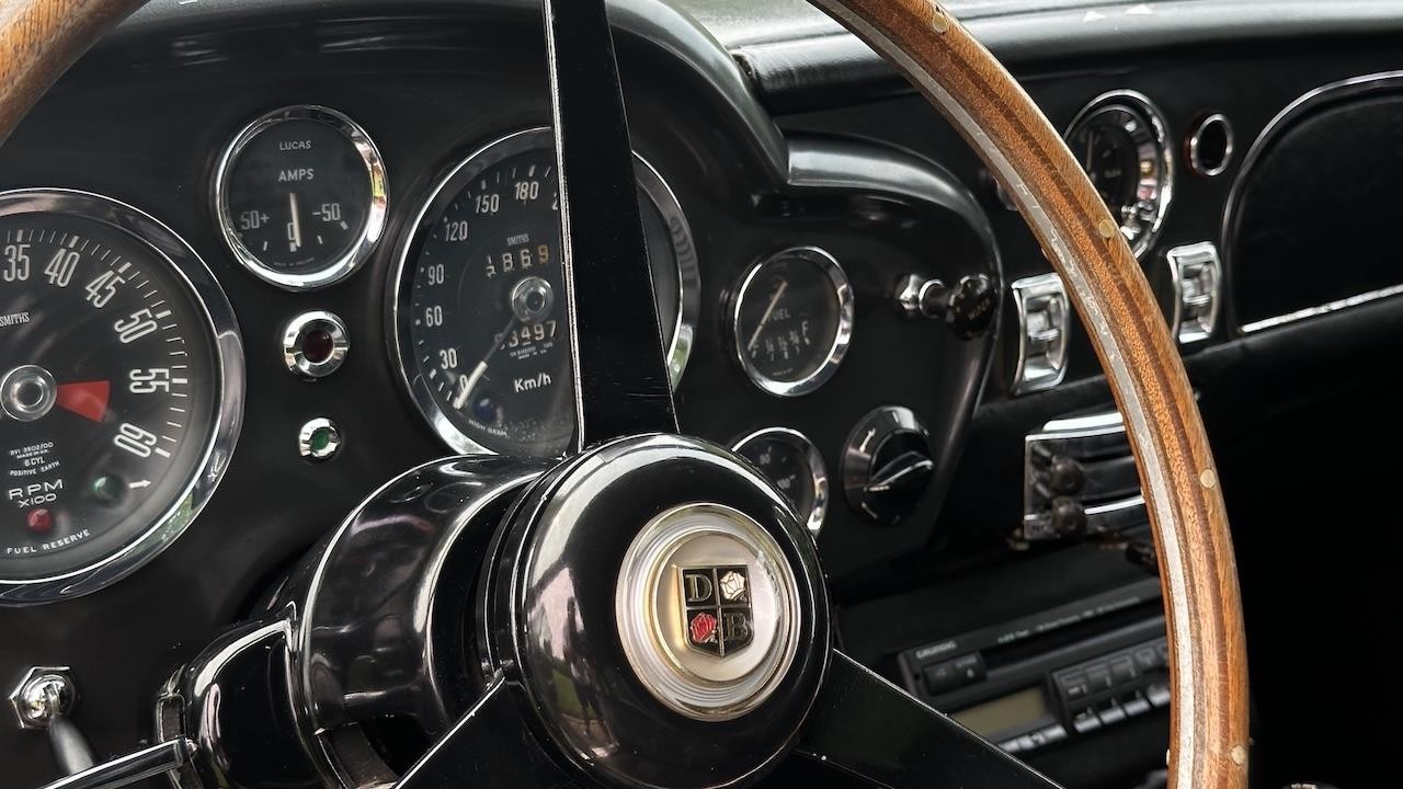 Aston-Martin-DB6-1967-22
