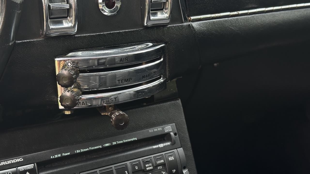 Aston-Martin-DB6-1967-25