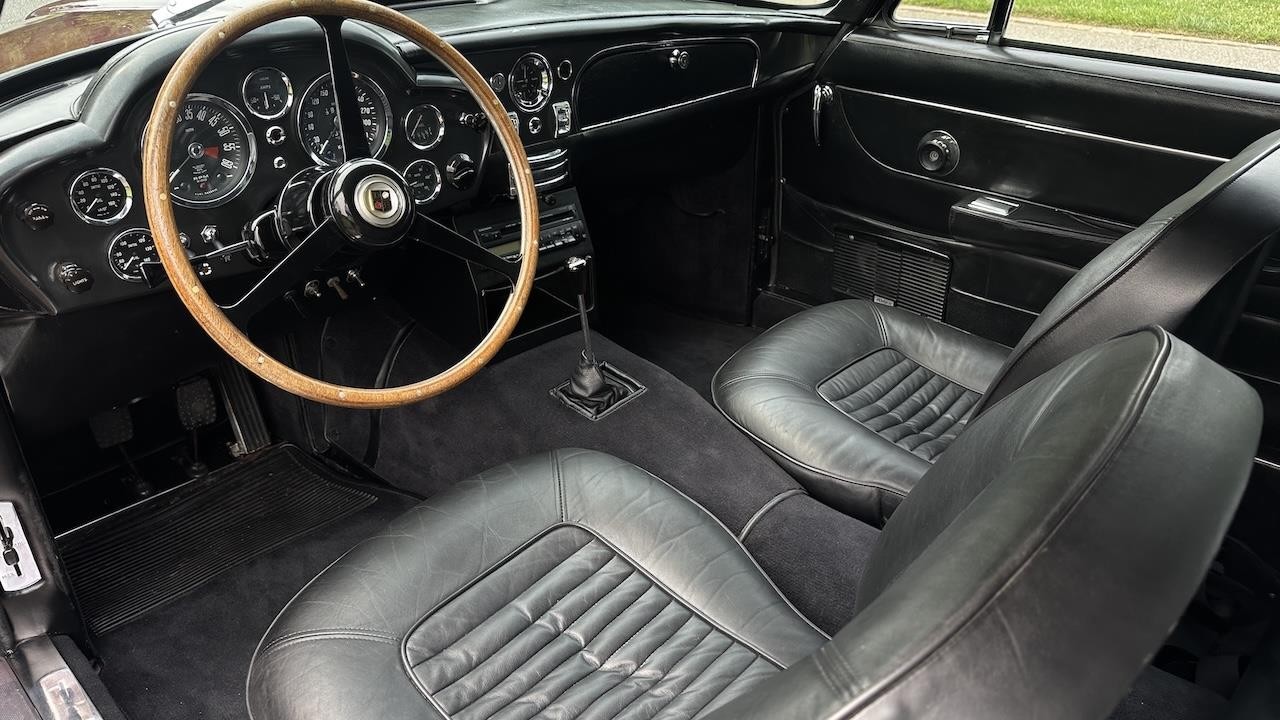 Aston-Martin-DB6-1967-29