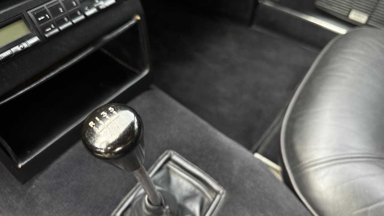 Aston-Martin-DB6-1967-38