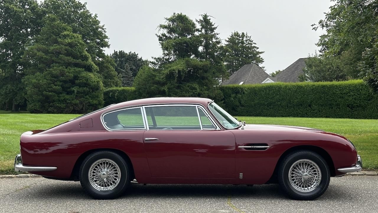 Aston-Martin-DB6-1967-9