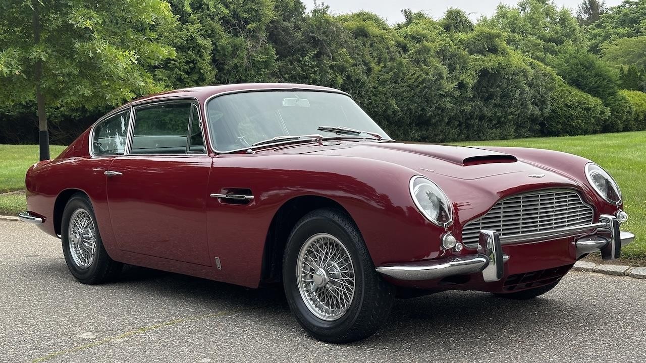 Aston-Martin-DB6-1967
