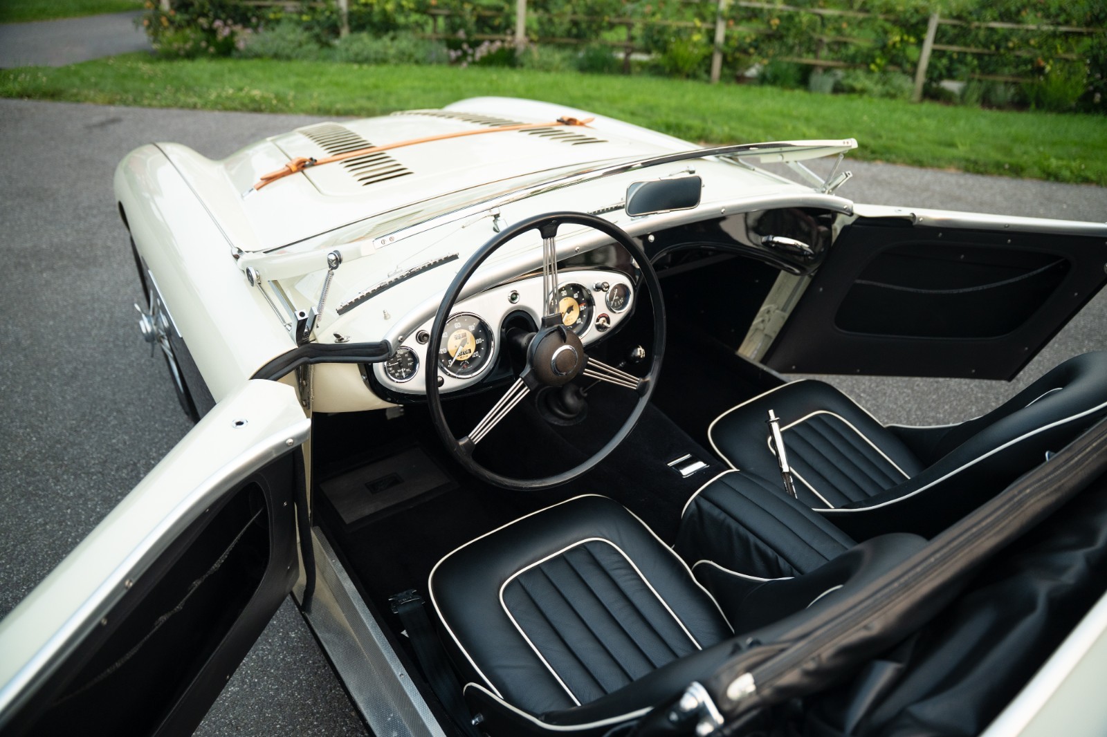 Austin-Healey-100M-1956-Convertible-29