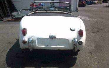 Austin-healey-Sprite-1959-White-Red-13