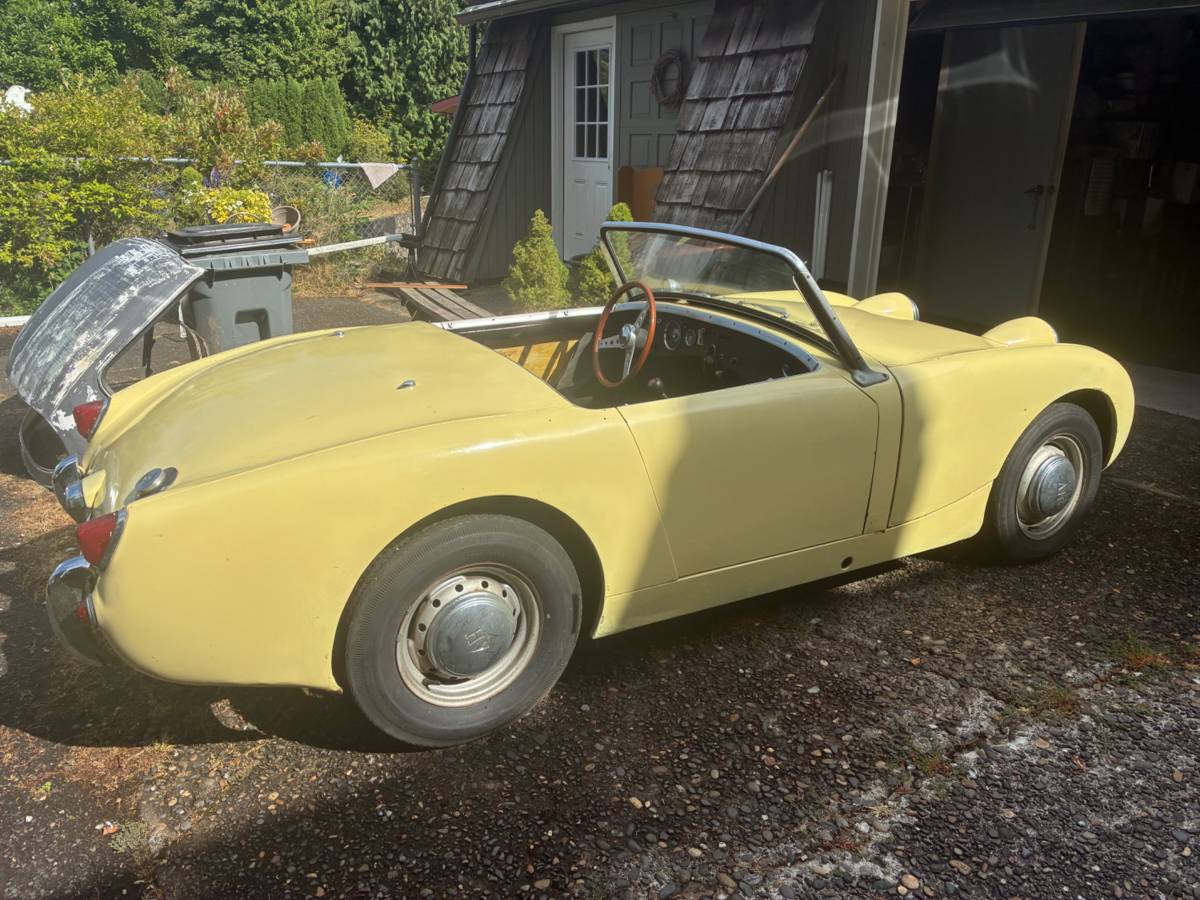Austin-healey-sprite-1961-yellow-1