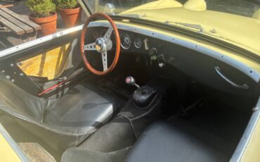 Austin-healey-sprite-1961-yellow-10