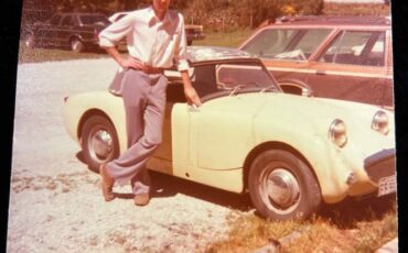 Austin-healey-sprite-1961-yellow-11