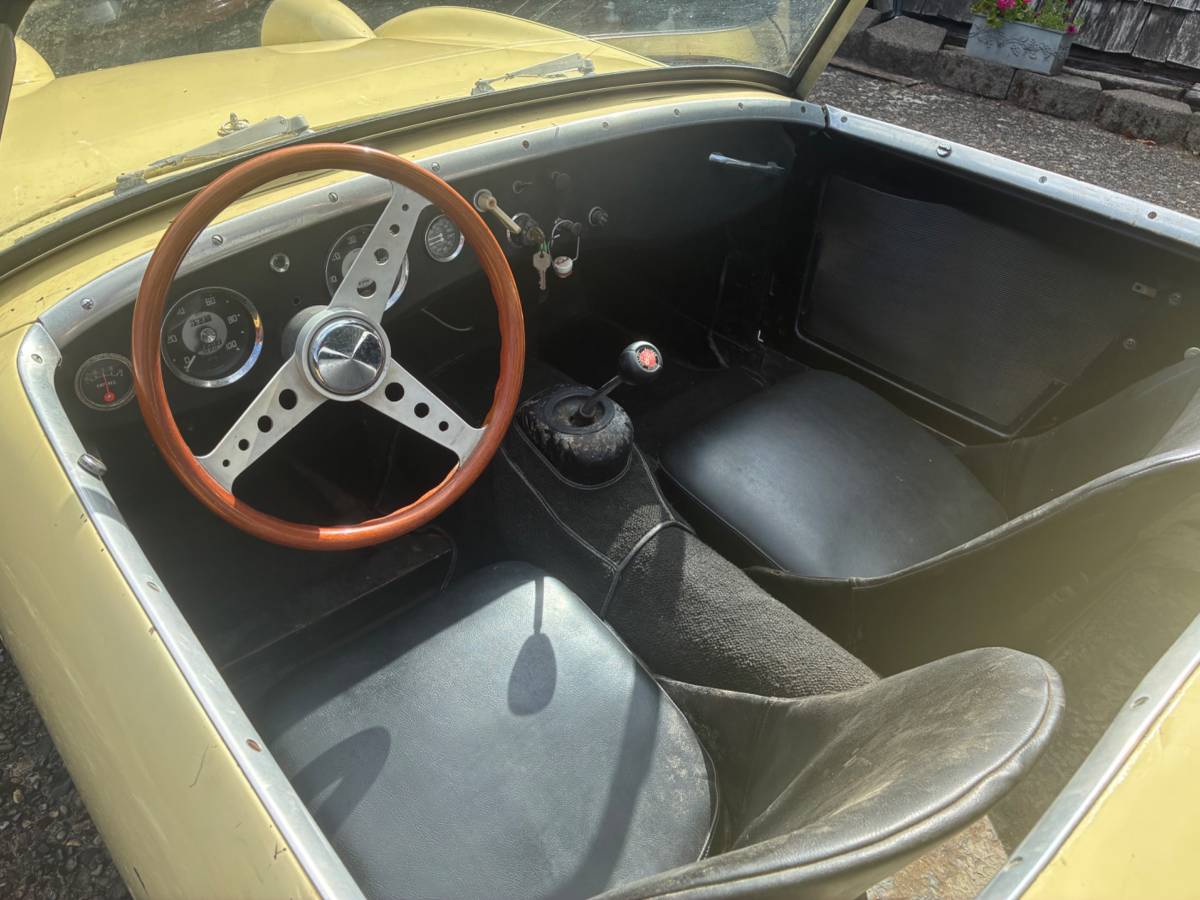 Austin-healey-sprite-1961-yellow-2